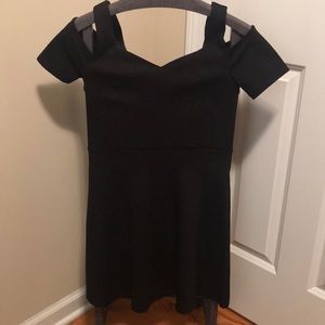 COLD-SHOULDER DRESS